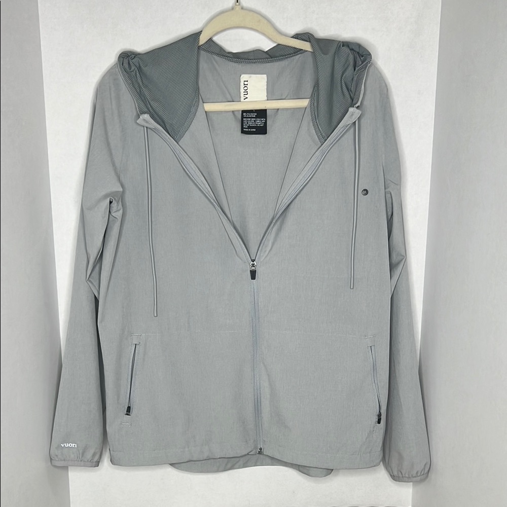 Vuori Women’s Outdoor Trainer Shell Size L - Picture 2 of 5